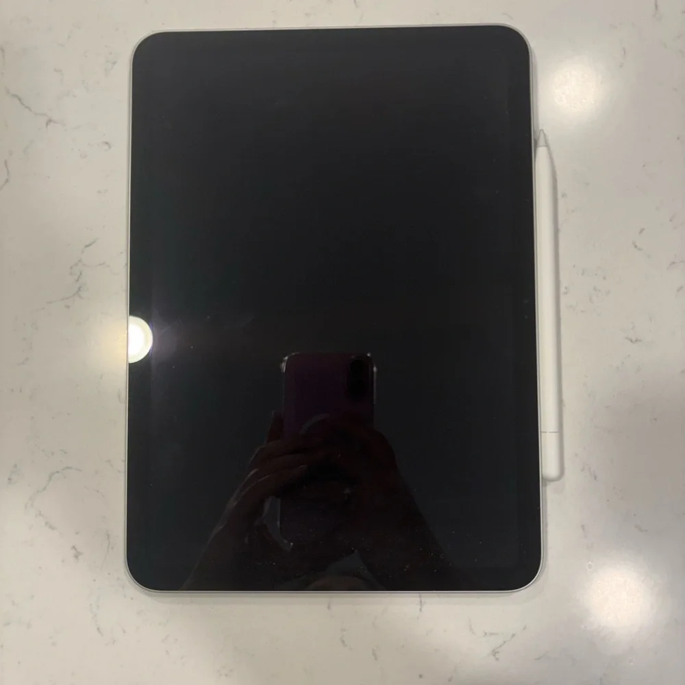 Apple Silver Tablet with Stylus